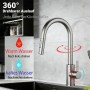 Gebürstete AICA Küchenarmatur mit Ausziehbrause und 360° Drehung.