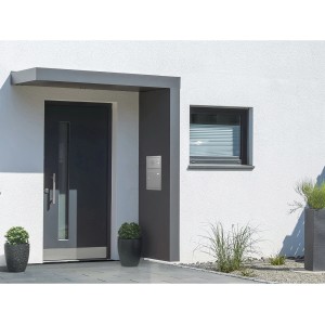 Modernes Gutta Rechteckvordach BS PLUS 200 mit Briefkasten und Klingelvorbereitung in Edelstahl.
