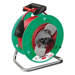 Grüne Brennenstuhl Gartenkabeltrommel mit rotem Kabel und verzinktem Tragegestell.