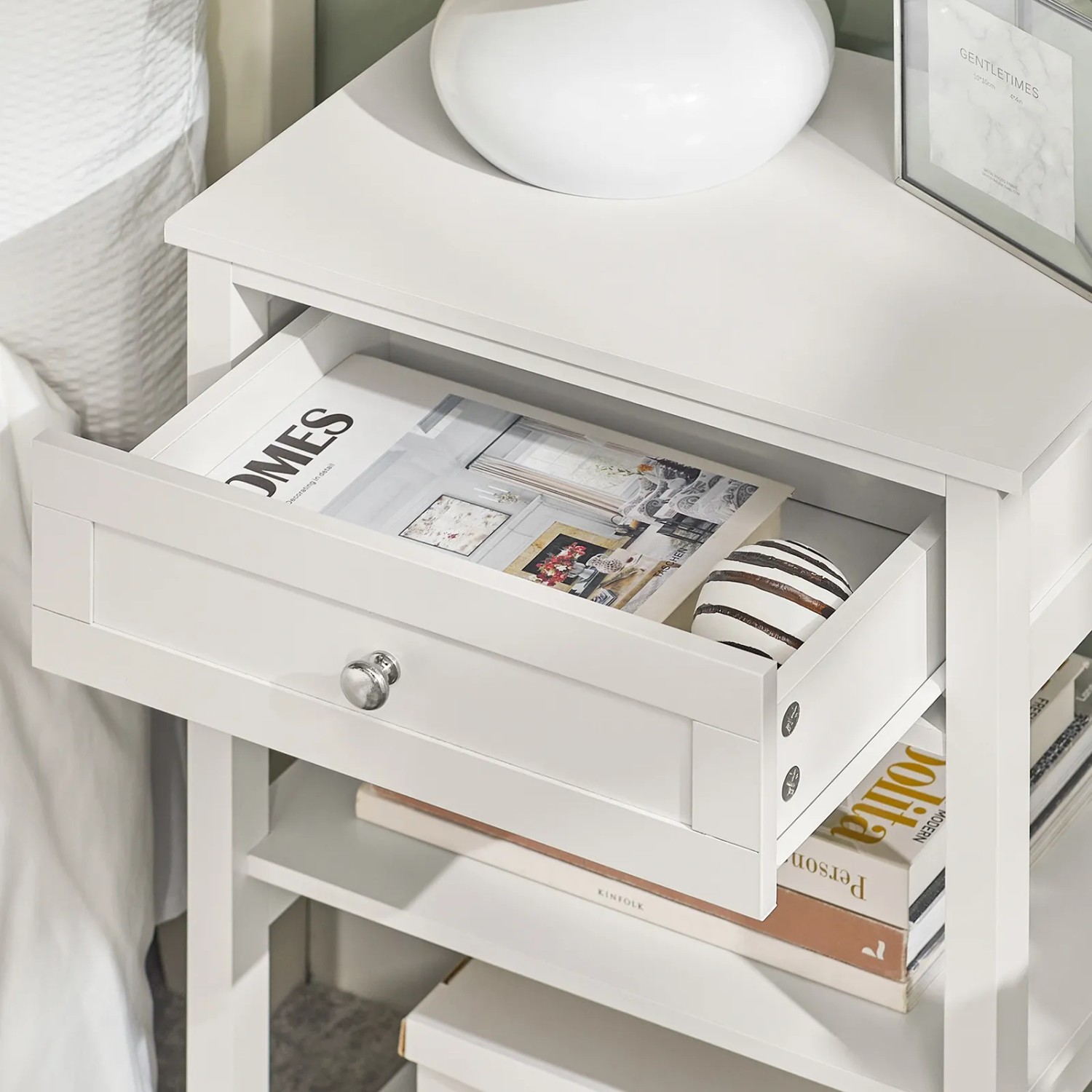 SoBuy Nachttisch FBT46-W, weiß, mit offener Schublade und Ablagen für Schlafzimmer oder Wohnzimmer.