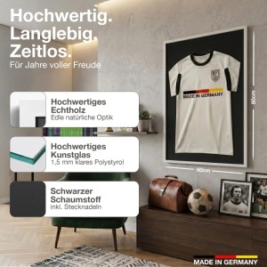 Weißer K-Möbel Echtholz Trikotrahmen 60x80 cm mit Trikot an Wand. Ideal zur Trikot-Präsentation.