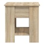 Quadratischer Couchtisch Sonoma-Eiche aus Holzwerkstoff mit Ablage.