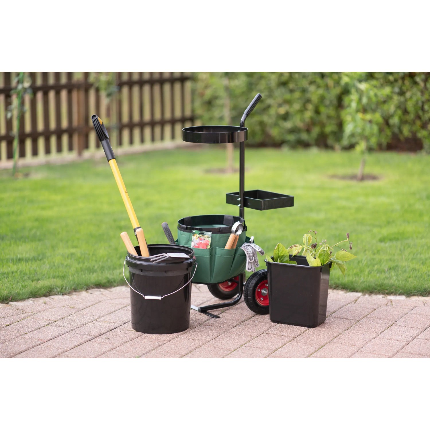 Westmann Gartenwagen Universal mit Eimern und Werkzeugen. Praktische Gartenkarre für Ordnung und Transport.