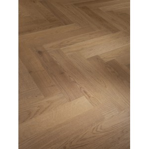 Verlegtes Parador Parkett Trendtime 3 Living Eiche Nougat, matte Oberfläche, Fischgrätmuster.