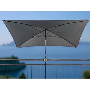 Grauer, rechteckiger Sonnenschirm mit Doppler Balkonklammer am Balkongeländer.