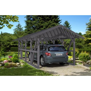 Grauer Skan Holz Carport Schwarzwald mit Rückwand und Dachlattung, Auto steht im Carport.