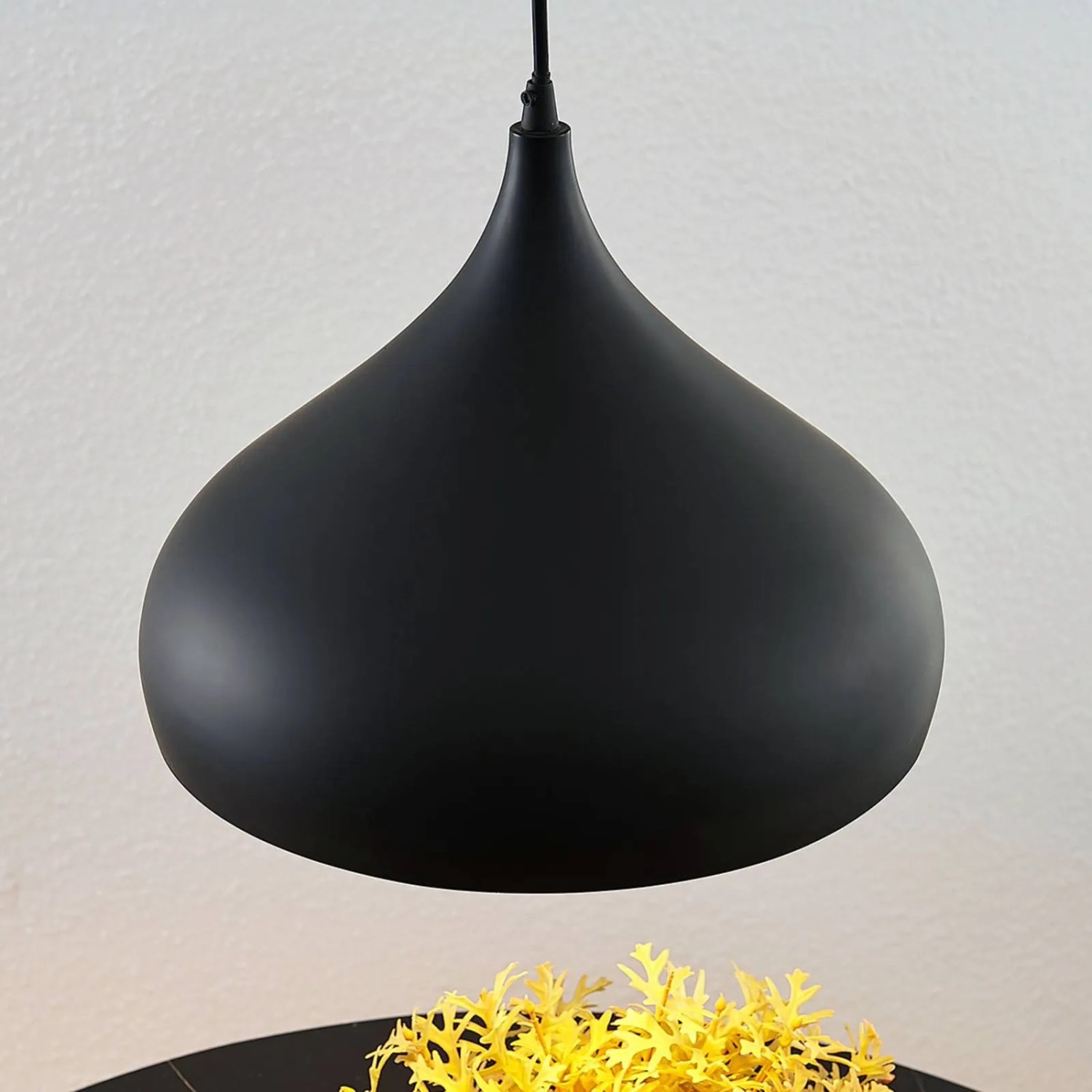 Moderne, schwarze Lindby Pendelleuchte Ritana aus Aluminium, 1-flammig, für E27 Leuchtmittel.
