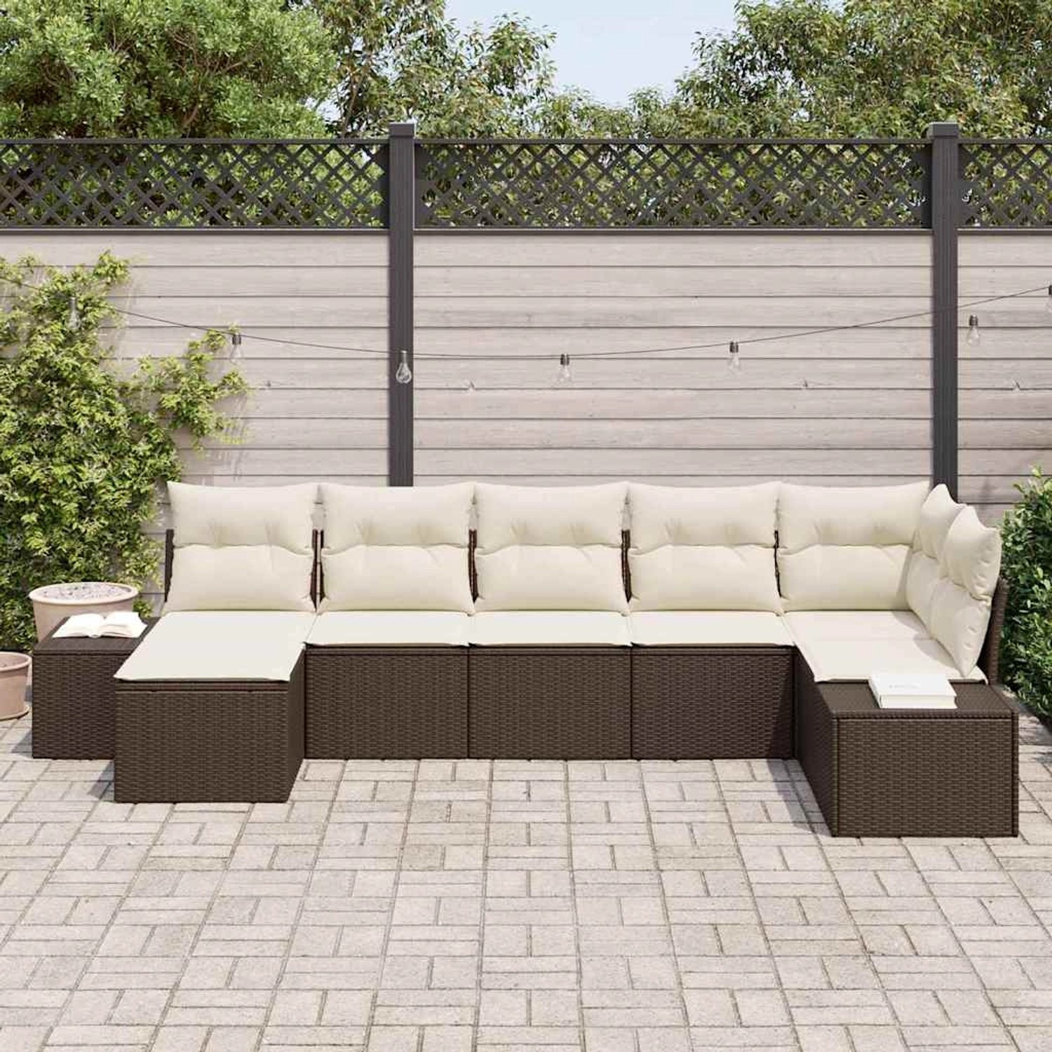 Braunes 7-teiliges vidaXL Garten-Sofa-Set aus Poly Rattan mit Kissen.