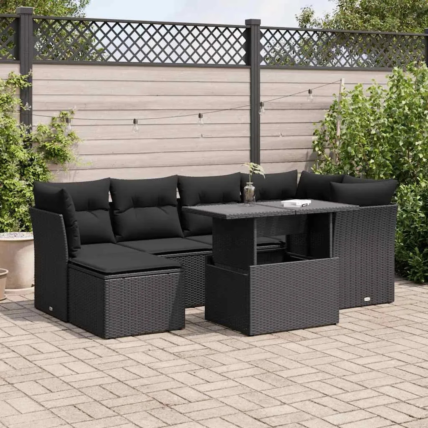 Schwarze 7-teilige Garten-Sofagarnitur aus Rattan mit Tisch und Kissen für Terrasse und Garten.