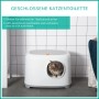 PawHut Katzentoilette mit Haube, Katze sitzt im Eingang des weißen Katzenklos.