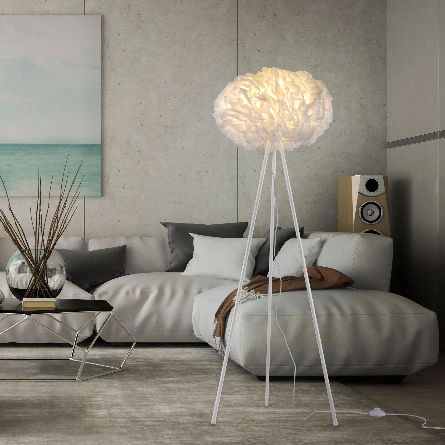 Weiße LED-Stehlampe LOLAsmart-Naomi von Just Light, Höhe 140 cm, im Wohnzimmer.