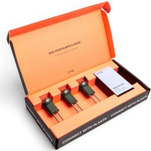 Fyta Beam Pflanzensensor 6 in 1 Set mit 3 Stück und PH-Kit in geöffneter Verpackung.