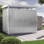 Biohort HighLine Metall-Gerätehaus in Silber-Metallic mit Doppeltür und Flachdach.
