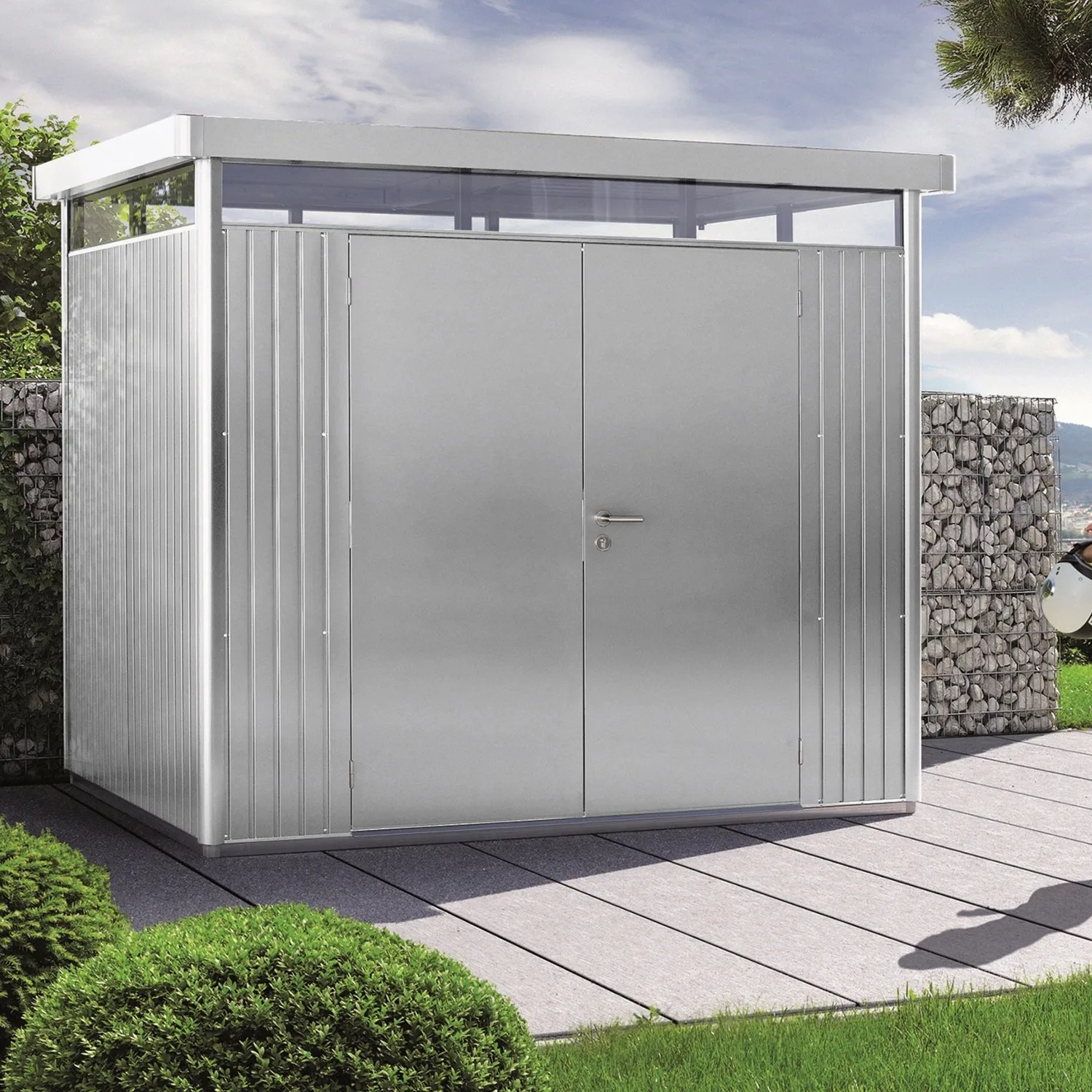 Biohort HighLine Metall-Gerätehaus in Silber-Metallic mit Doppeltür und Flachdach.