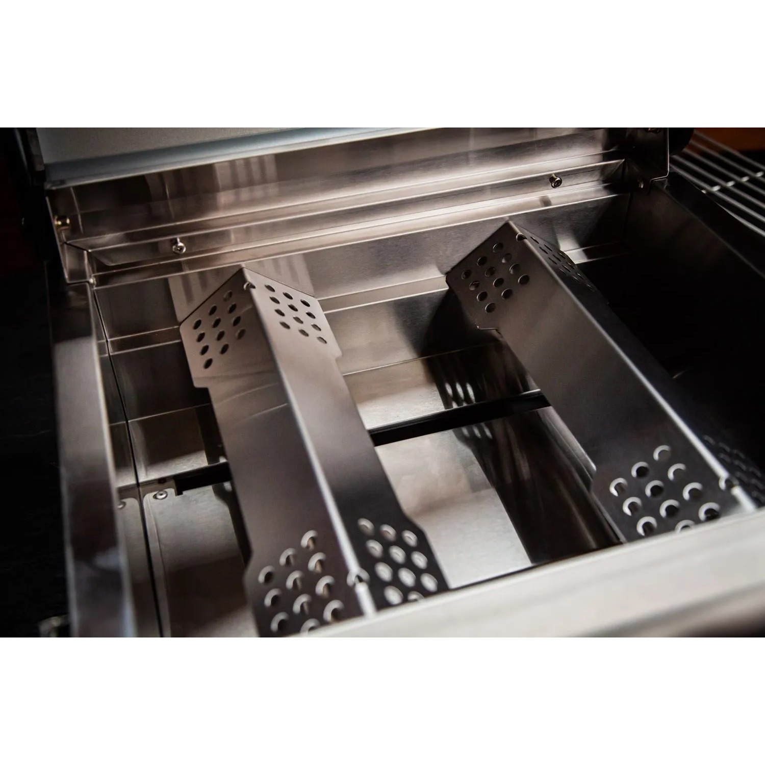 Innenansicht Grillfürst G201E Gasgrill mit 2 Edelstahl-Brennern.