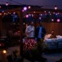 Philips Hue Festavia Globe Lichterkette (7m) illuminiert Gartenparty mit farbigen LED-Kugeln.