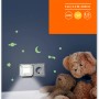 Ledvance LED-Nachtlicht Lunetta Hall mit Aufklebern, warmweißes Licht, neben Teddybären.