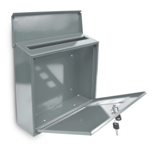 Offener, abschließbarer Relaxdays Briefkasten aus Metall in Silber mit Sichtfenster und zwei Schlüsseln.