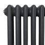 Nahaufnahme: Anthrazitgrauer 3-Säulen Heizkörper (300x832 mm) im traditionellen Design.