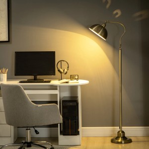 HOMCOM Stehlampe in Messingoptik, verstellbarer Lampenschirm, 40W, neben Schreibtisch.