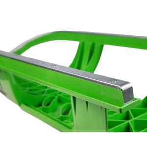 Detailansicht: Grüner Kinderschlitten Rennrodel Bob Bullet mit Metallkufen.