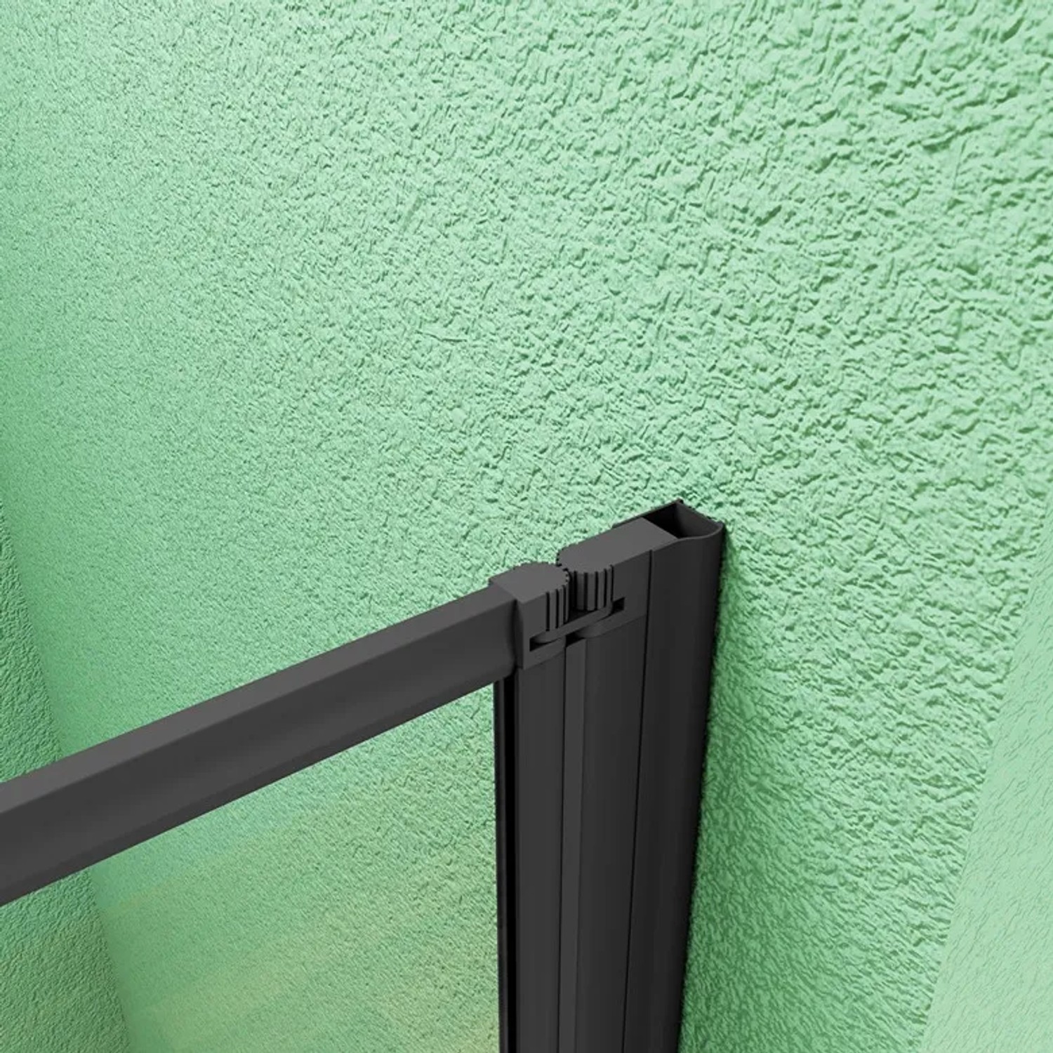 Detailaufnahme: Schwarzer Badewannenaufsatz mit Faltwand aus Glas.