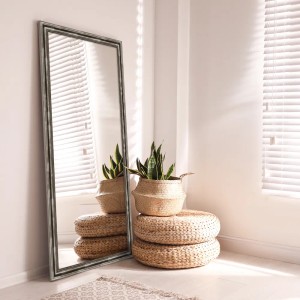 Wandspiegel H550 im Antik-Stil, silberner Holzrahmen, 60x80 cm. Eleganter Spiegel für Wohnraum.