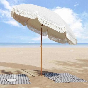 Grau-weißer vidaXL Sonnenschirm (Ø 205 cm) mit Fransen am Strand.