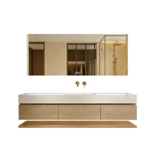 Modernes Badmöbel Set: Sinterstein Waschtisch, wandhängender Holz-Unterschrank, beleuchteter Spiegel und Ablage. Klares Design.