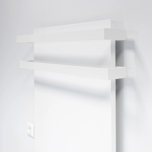 Vasner Citara Infrarotheizung mit 2 weißen Handtuchhaltern aus Stahl.