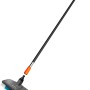 Gardena Cleansystem Wasch-Set mit Stiel Hard, anthrazit, mit Bürste und Reinigungstabs für robuste Flächen.