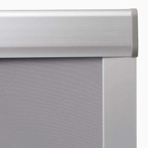 Detailansicht: Graues Verdunkelungsrollo für Velux Fenster, Modell M08/308.