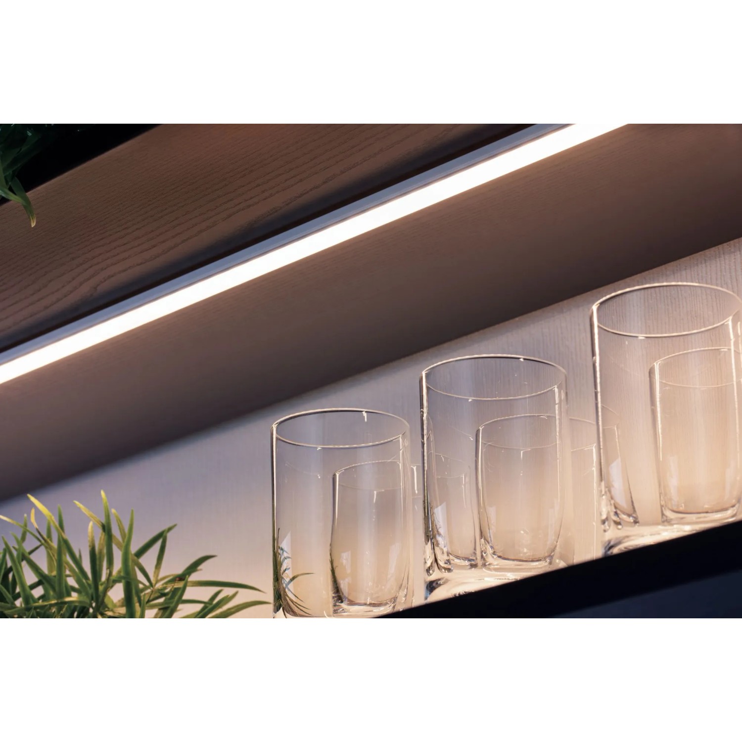 Paulmann Base Profil 1 m mit Diffusor, Aluminiumprofil für LED-Streifen, sorgt für Kühlung und gleichmäßige Lichtverteilung.