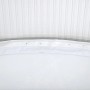 Detailaufnahme: Innenseite LAY-Z-SPA Helsinki AirJet Whirlpool, weiße Oberfläche, runde Form.