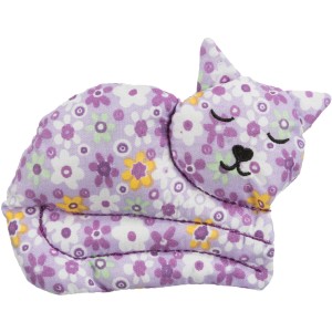Trixie Katzenspielzeug Stoffkatze mit Baldrian, 13 cm, lila mit Blumenmuster.