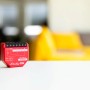 Rotes Shelly Relaismodul Unterputz 0/1-10V PM Gen3 für Hausautomation.