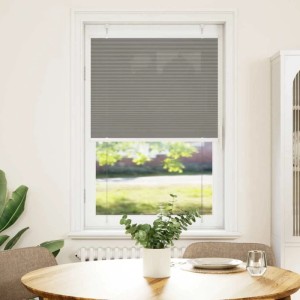 Anthrazitfarbenes Plissee 70x100 cm aus Polyester im Fenster, bietet Sicht- und Sonnenschutz. Modernes Faltrollo.
