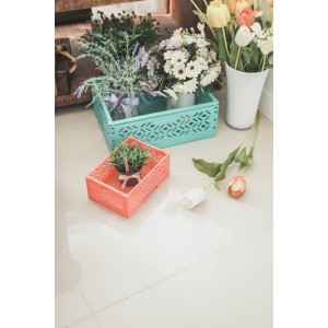 Türkise und orange Klappbox-Midi Aufbewahrungsboxen mit Dekoration.