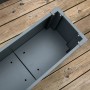 Leerer, anthrazitfarbener Westmann Pflanzkübel Talus XL aus Metall, Innenansicht auf Holzterrasse.