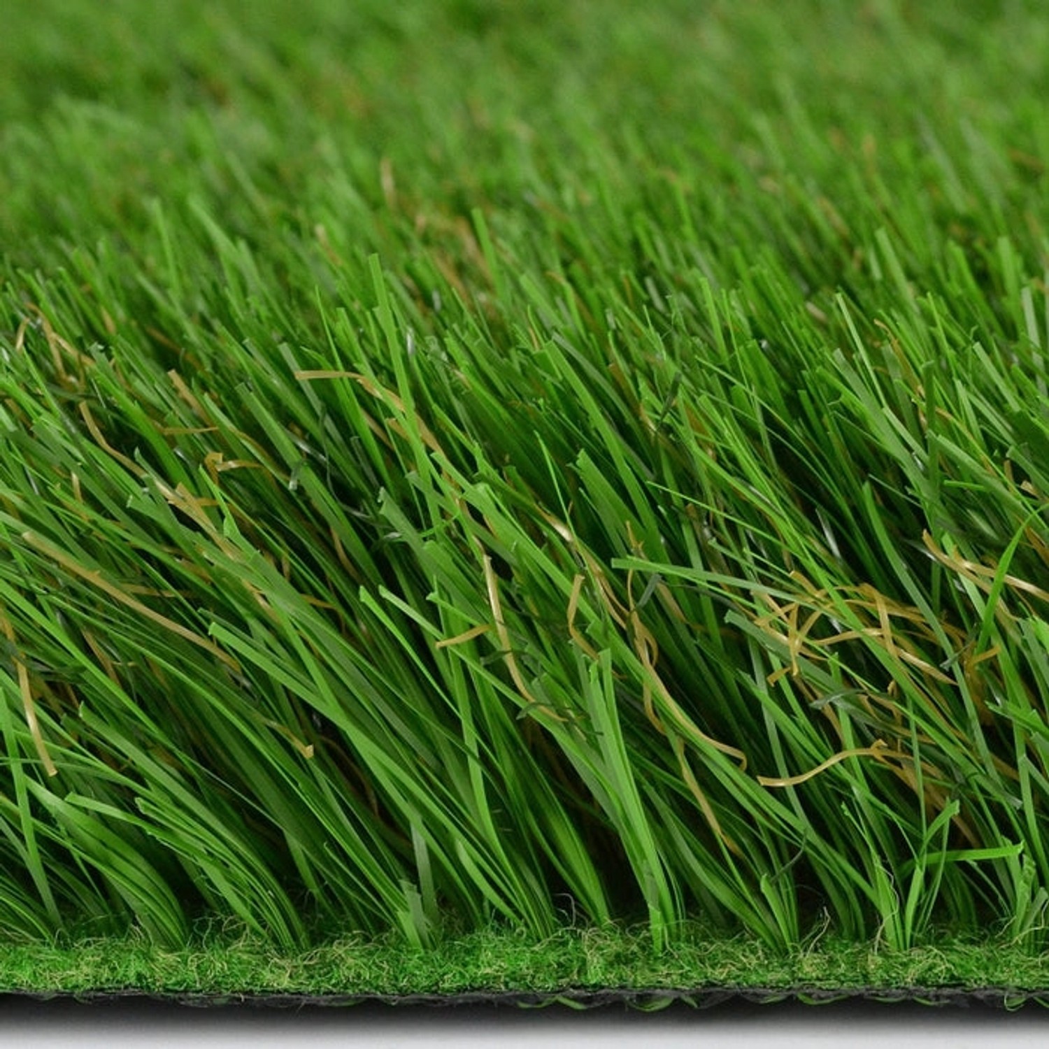 Detailaufnahme: Grüner Karat Kunstrasen Lemon mit 50 mm Höhe.