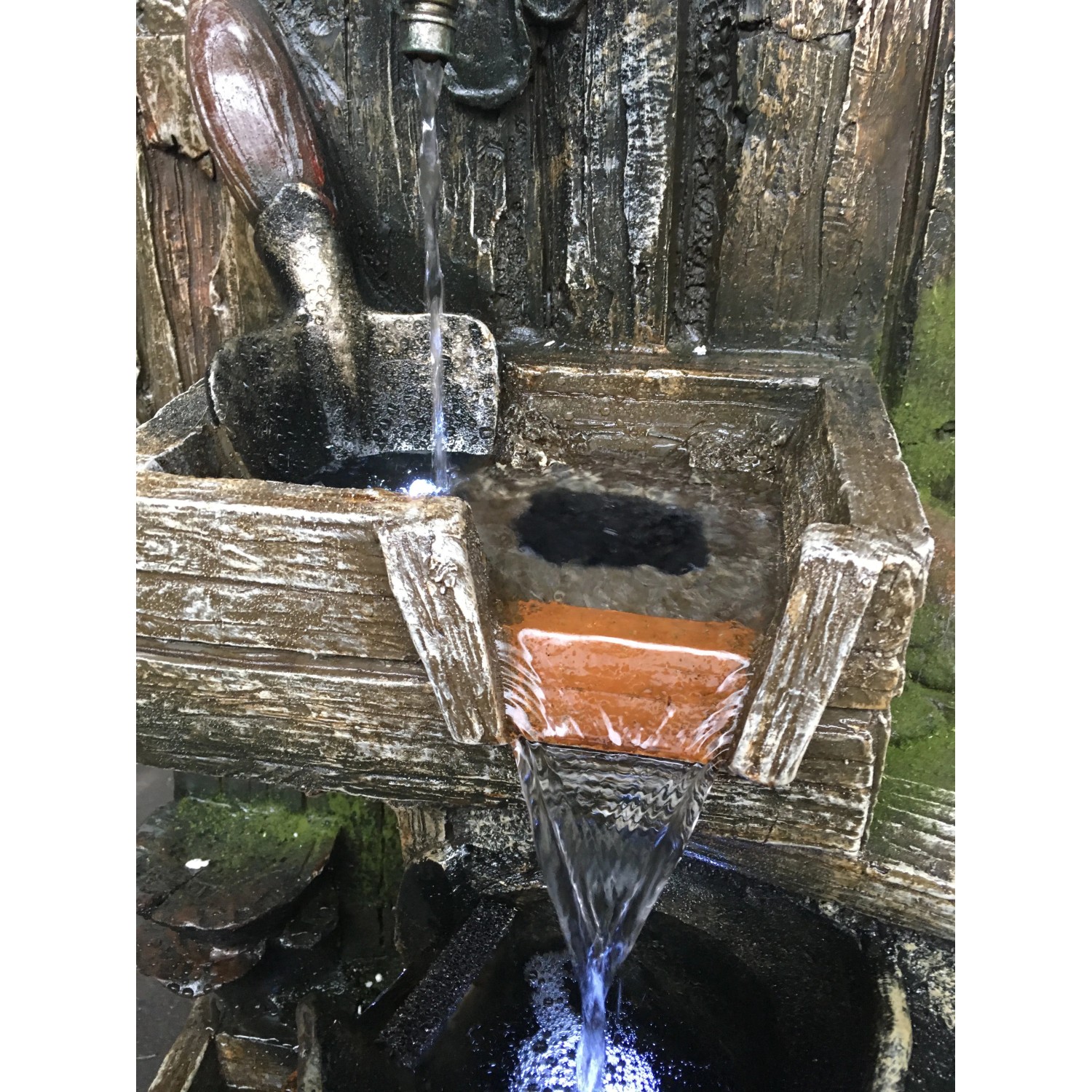 Silex Kunststeinbrunnen Chiemgau mit Wasserspiel für Garten und Terrasse.