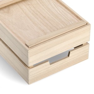 Naturfarbene Zeller Allzweckkiste aus Holz, 14,5x24x28 cm, mit Deckel und Griffen.