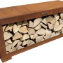 Liegendes Holzlager aus Stahl in Rostoptik, 54x119x39 cm, gefüllt mit Holzscheiten.