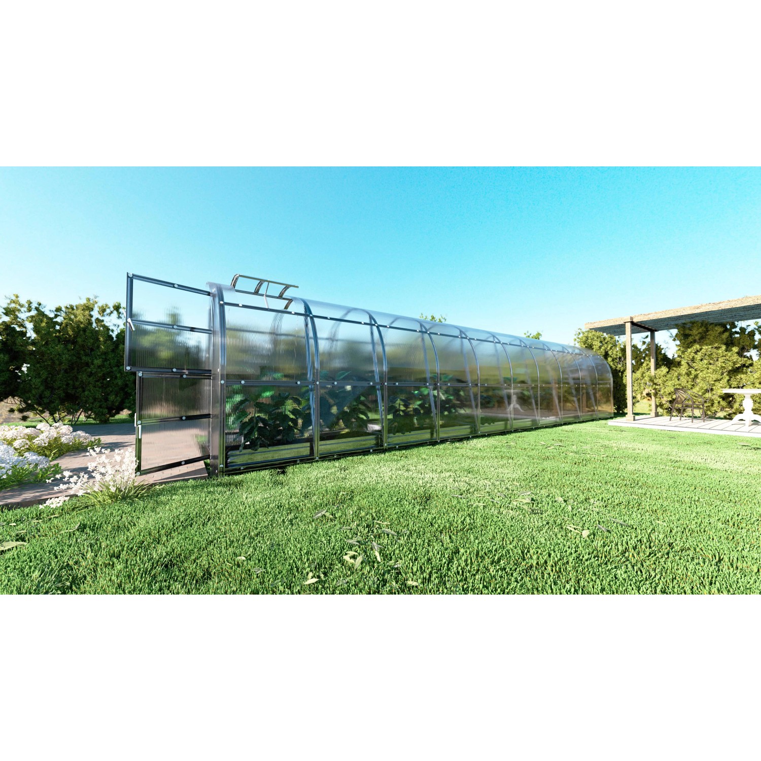 Langes, schlankes Klasika Gewächshaus 20m² mit Polycarbonatabdeckung im Garten.