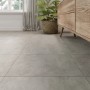 Bodenfliese Dallas Grau, 60,6x60,6 cm, Feinsteinzeug, matte Glasur. Moderne Betonoptik für Innen- und Außenbereich.