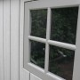 Detailansicht Fenster des Lifetime Kunststoff-Gartenhauses Stella 4,55 m².
