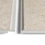 Detailaufnahme der Grosfillex SPC Wandpaneele GX Wall+ Creme Slate, Verbindung von zwei Paneelen.