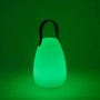 Weiße LED Outdoor Tischleuchte Keno mit Tragegriff, leuchtet grün. Dekoleuchte für Garten und Camping.