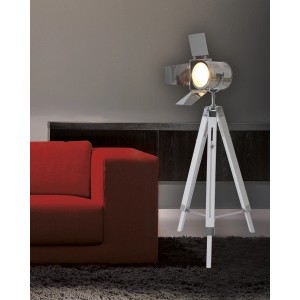 Weiße Dreibein Stehleuchte Holly im Design einer Filmleuchte.