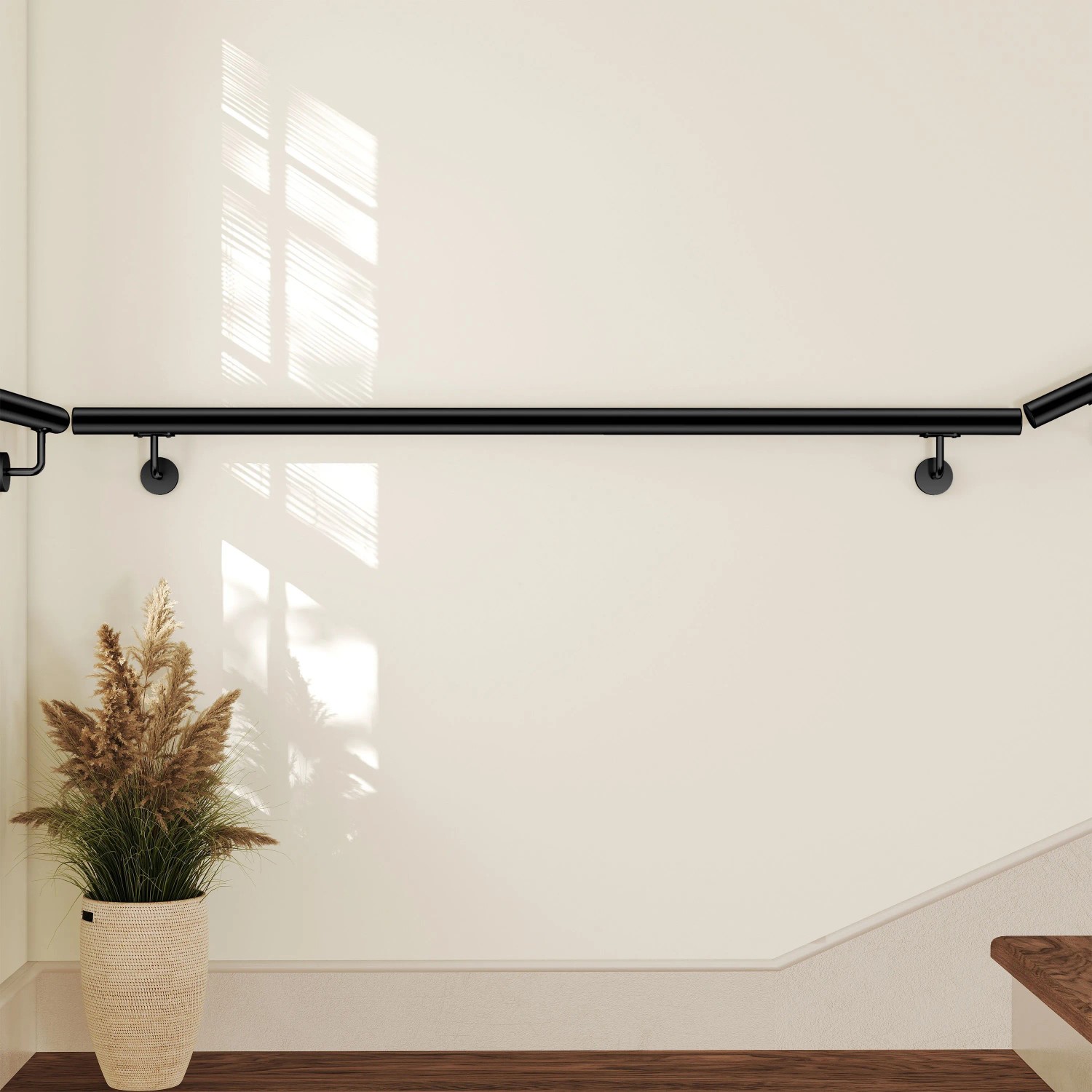 Schwarzer Edelstahl-Handlauf Komplettset, 100 cm, an heller Wand entlang einer Treppe. Modernes Design für sicheren Halt.